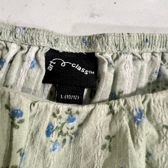 Art Class - Picture 3 of 3